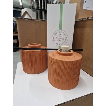 DIFFUSEUR A BATONNET CERAMIQUE STRIEE TERRACOTTA - AMBRE - 500 ML - COTE BOUGIE