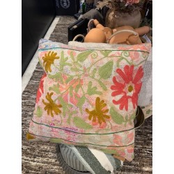 Y3022 - Coussin Suzani 50X50 CM - Rose-Vert-Corail - QUOTE COPENHAGEN