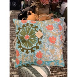 Y3098 - Coussin Suzani 50x50 cm - Turquoise-Corail - QUOTE COPENHAGEN