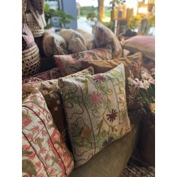 Y3058 - Coussin Suzani 50x50 cm - Rose-Vert - QUOTE COPENHAGEN