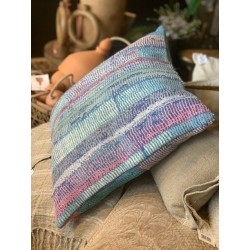 Y2369 - Coussin Fine Q 50x50 cm - Bleu-Turquoise-Rose -Violet - QUOTE COPENHAGEN