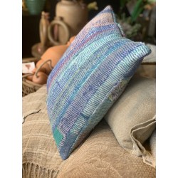 Y2369 - Coussin Fine Q 50x50 cm - Bleu-Turquoise-Rose -Violet - QUOTE COPENHAGEN
