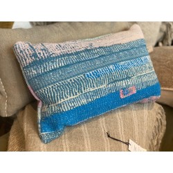 Y1402 - Coussin Fine Q - 30x50 cm - Bleu-Turquoise-Rose - QUOTE COPENHAGEN