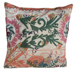 Y3037 - Coussin Suzani 50x50 cm - Beige-Rose-Vert  - QUOTE COPENHAGEN