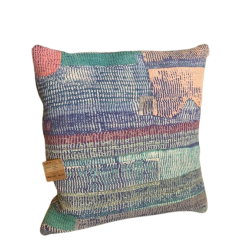 Y2369 - Coussin Fine Q 50x50 cm - Bleu-Turquoise-Rose -Violet - QUOTE COPENHAGEN