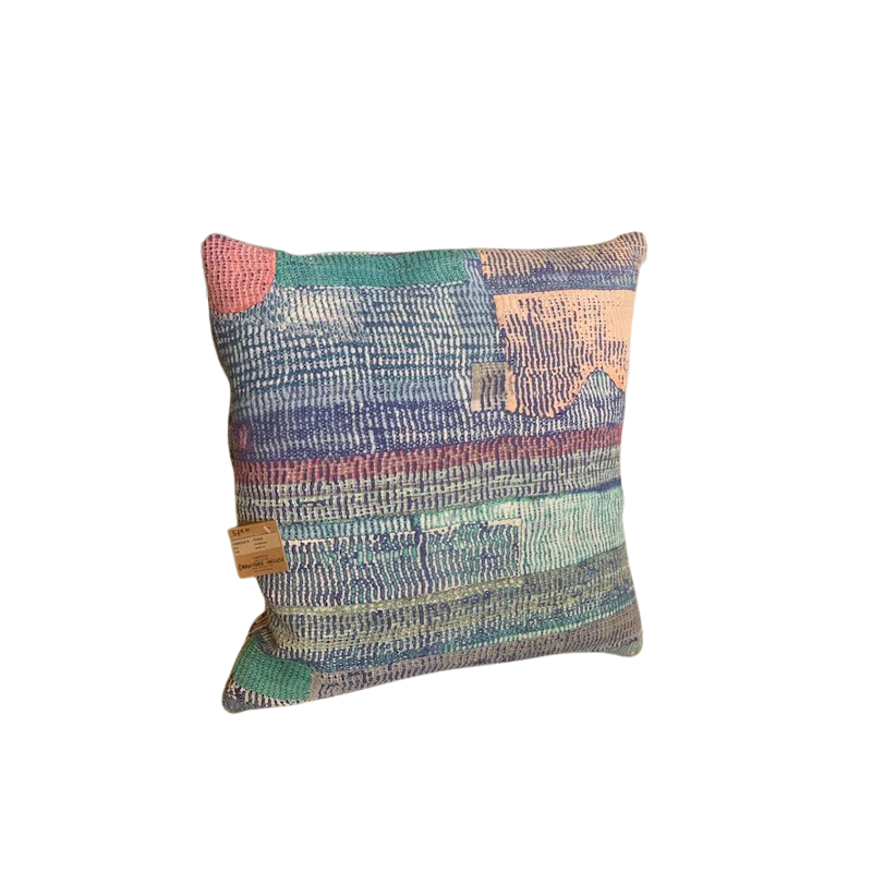 Y2369 - Coussin Fine Q 50x50 cm - Bleu-Turquoise-Rose -Violet - QUOTE COPENHAGEN