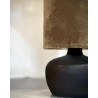 LAMPE DE TABLE BURU NOIRE AVEC ABAT JOUR EN VELOURS TAUPE - NOORI