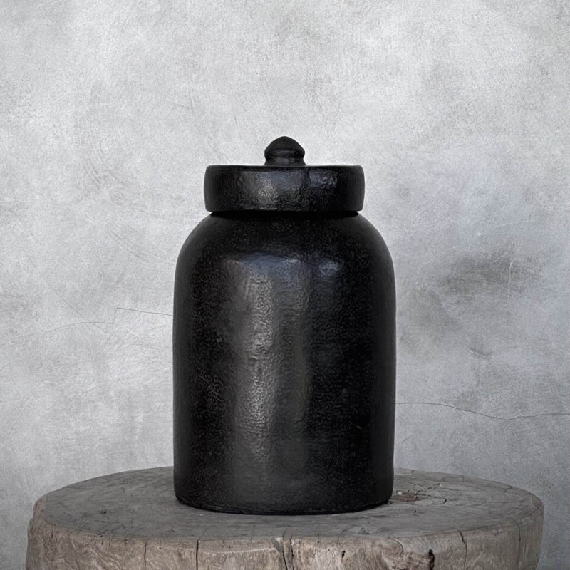 BOITE RONDE AVEC COUVERCLE BARU - NOIR ANTIQUE - H.26 D.18,5 - NOORI